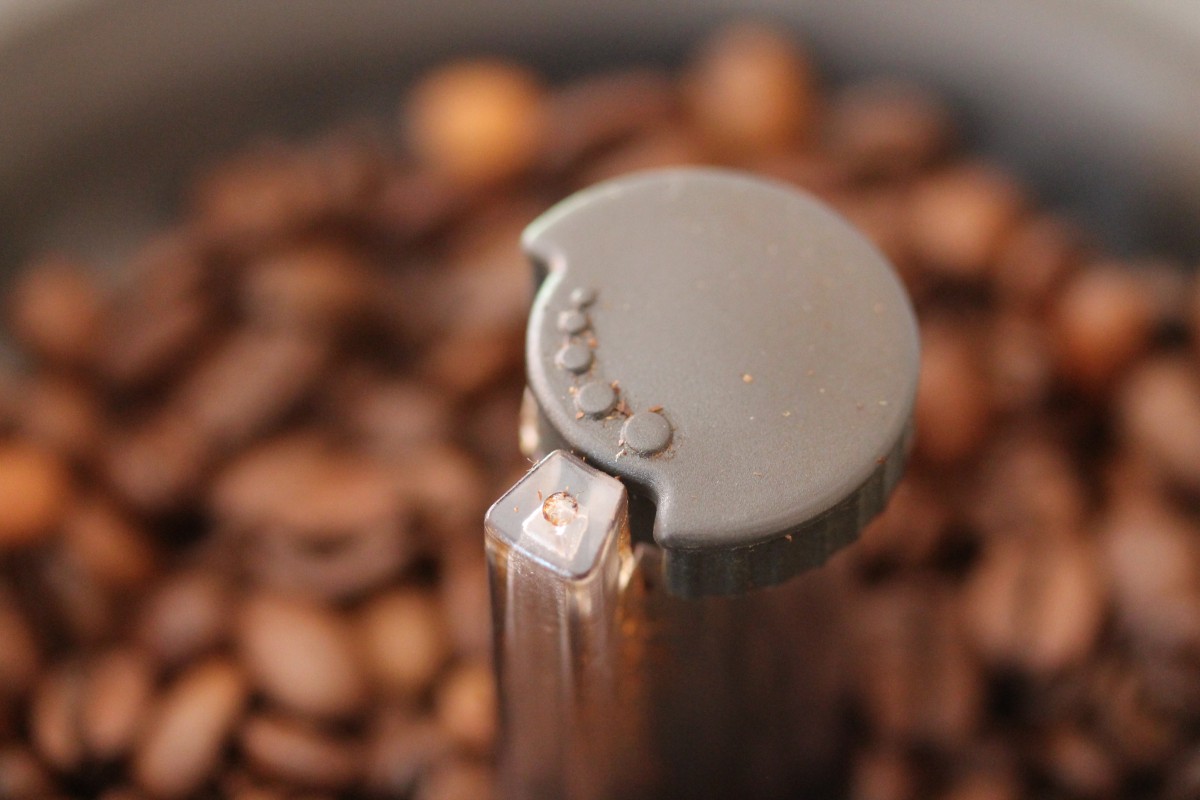 Mahlgrad einstellen und auf Kaffeebohne abstimmen KaffeevollautomatenGuide Mahlgrad einstellen und auf Kaffeebohne abstimmen KaffeevollautomatenGuide
