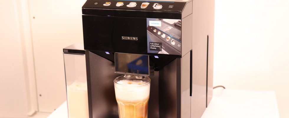 1500 W, Keramikmahlwerk, intuitives coffeeSelect Display, Doppeltassenbezug saphirschwarz metallic Siemens EQ.500 integral TQ505D09 Kaffeevollautomat